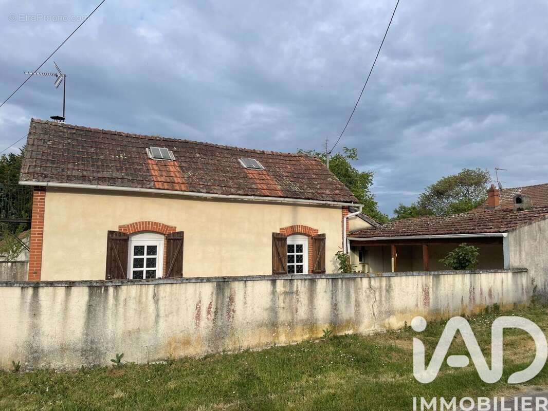 Photo 2 - Maison à LURCY-LEVIS