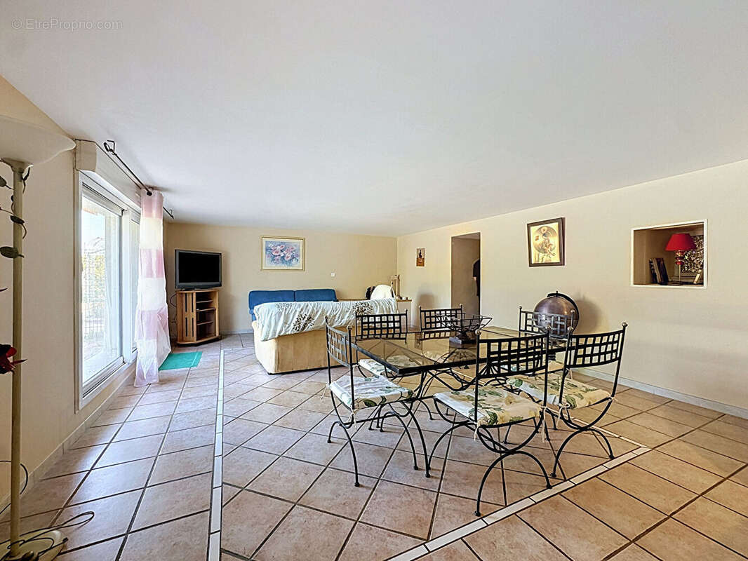Vendre ensemble immobilier de 395 m² avec piscine à arles - photo 12