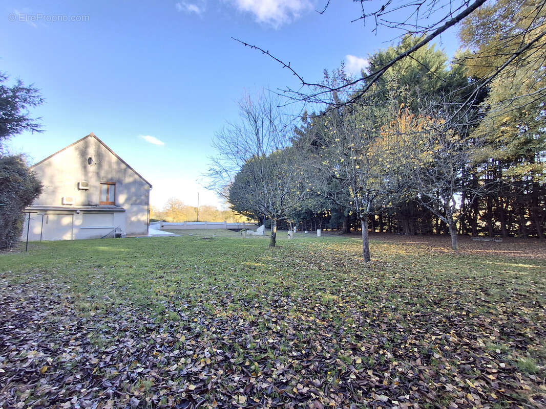 Maison à CHATEAUNEUF-VAL-DE-BARGIS