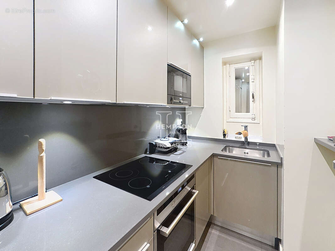 Appartement à PARIS-8E
