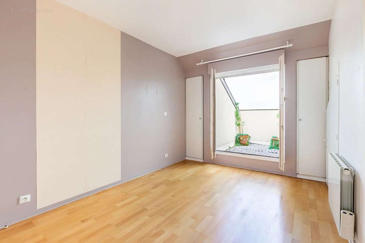 Appartement à LA GARENNE-COLOMBES