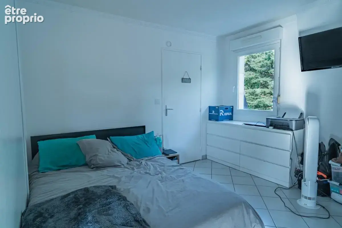 Saint-cyr-sur-loire – t2 42,80 m² – dernier étage – terrasse – box + parking - photo 4