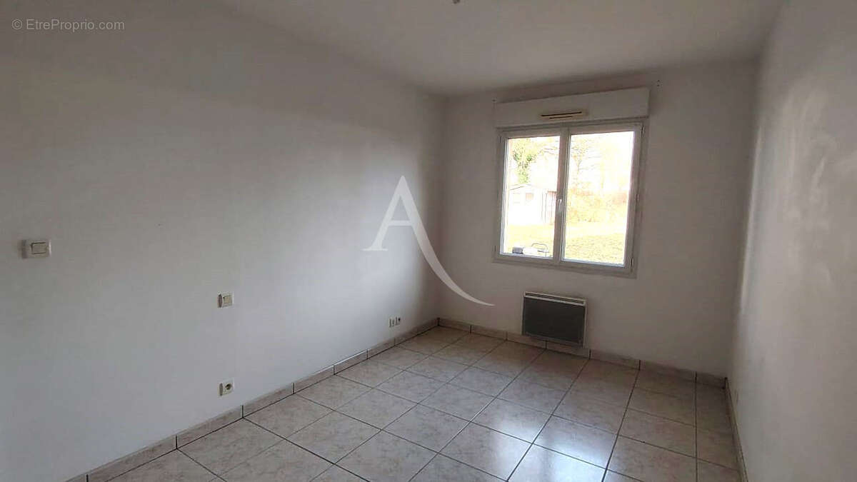 Maison à SAINT-CLEMENT-DE-LA-PLACE