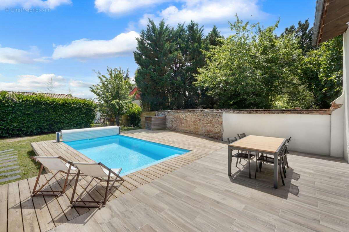  RARE – Cœur de Bouloc : Magnifique Toulousaine Rénovée de 157 m² avec Piscine - photo 2
