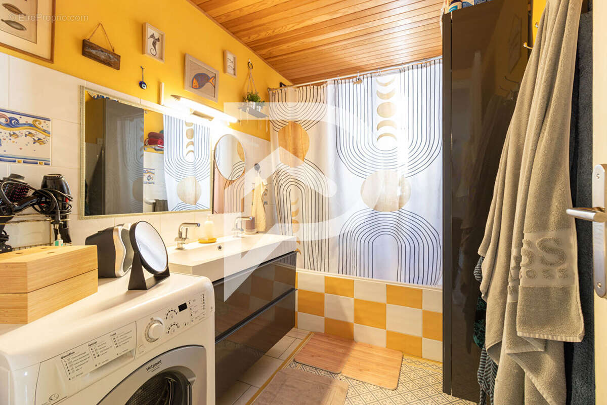 Appartement à MARSEILLE-5E