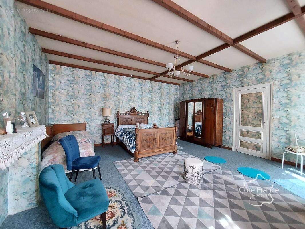 Maison à LAMOTHE-LANDERRON