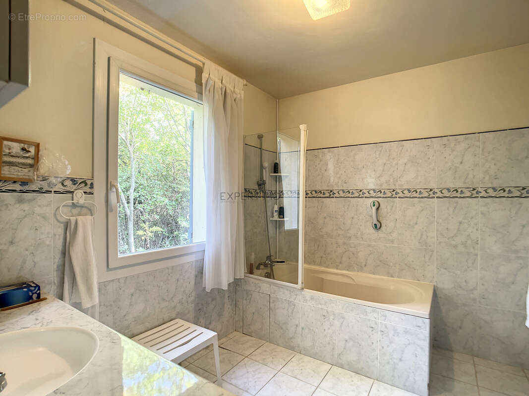 Maison à SAINT-CLEMENT-DE-RIVIERE