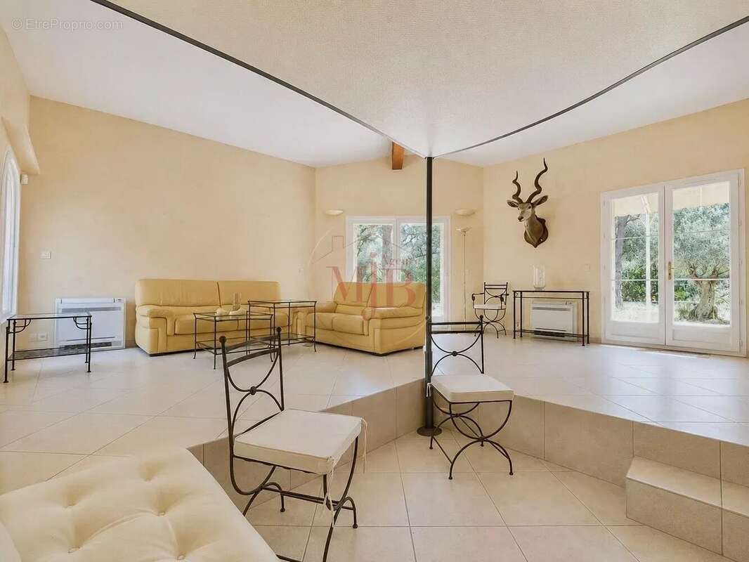 Le Puy-Sainte-Réparade – Maison familiale de 142 m² sur 6 000 m² de terrain boisé avec piscine - photo 5