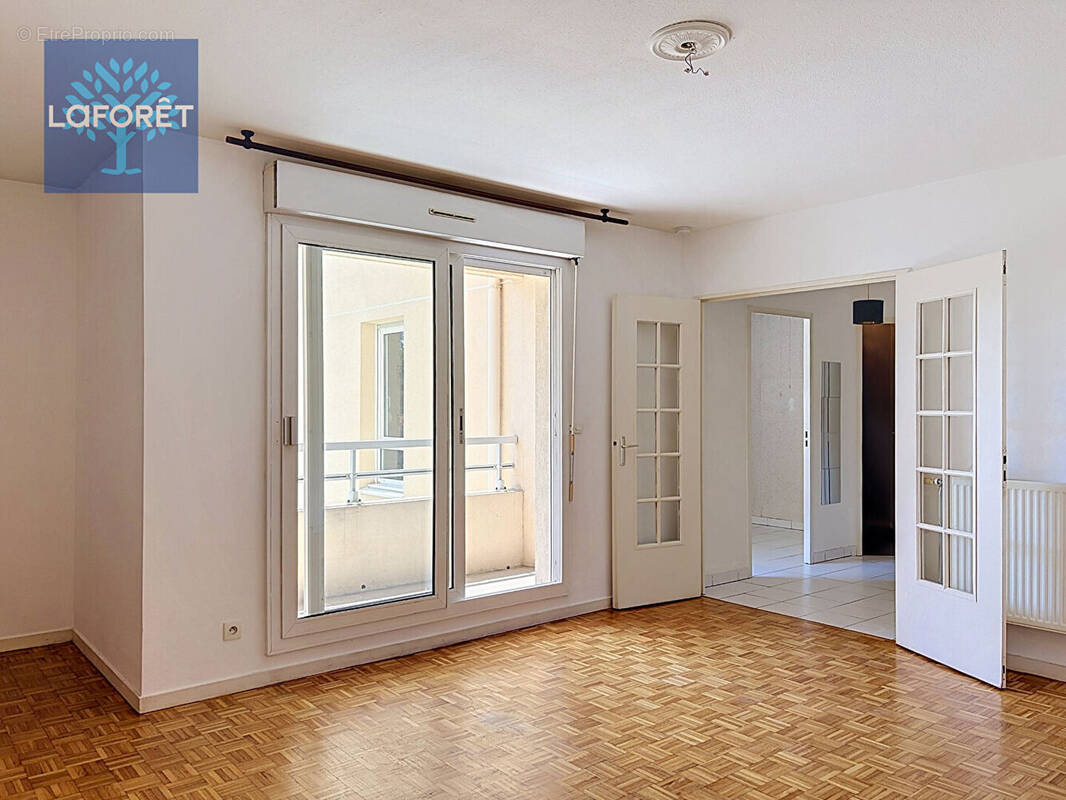 Appartement à SAINT-GENIS-LAVAL