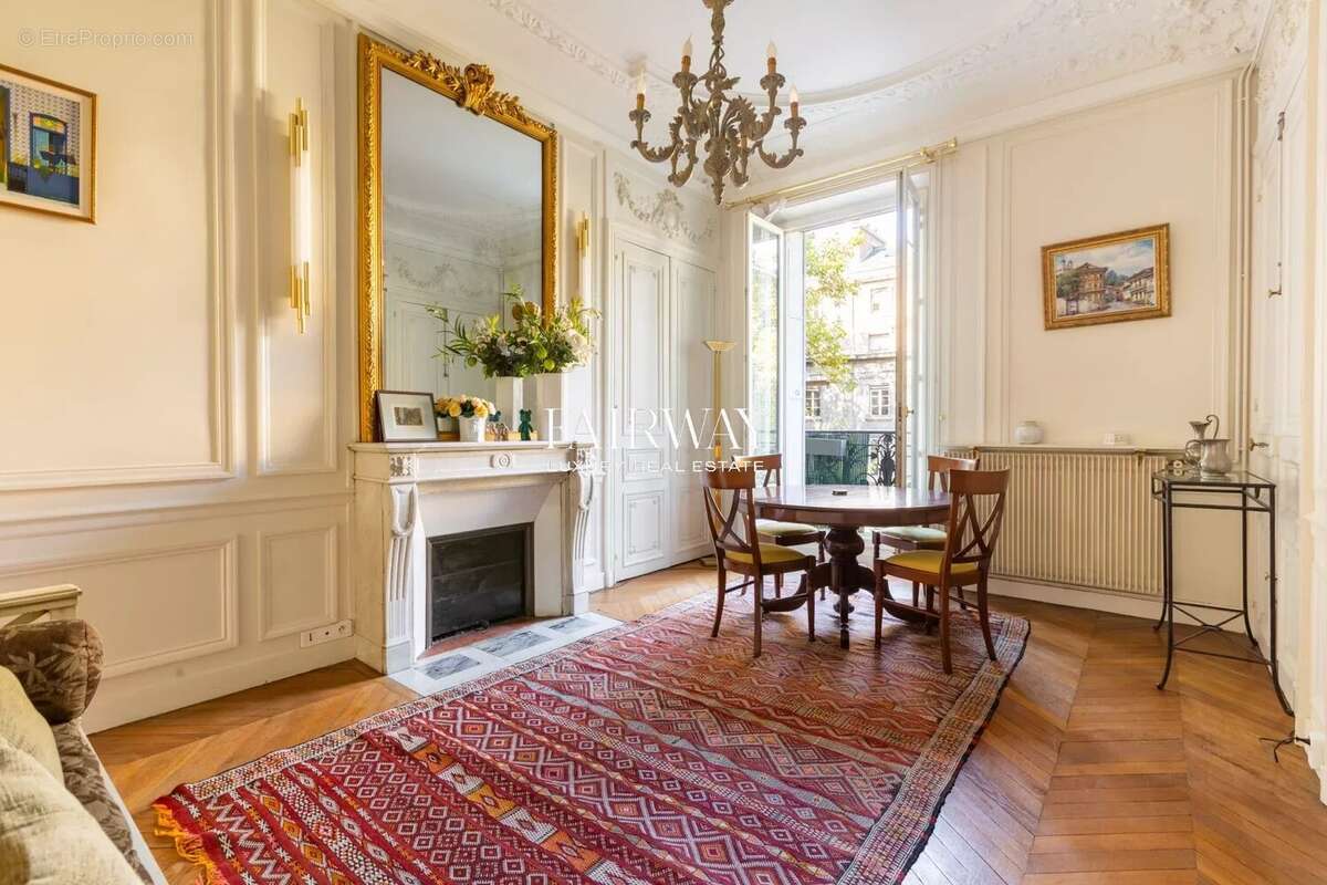 Appartement à PARIS-1E