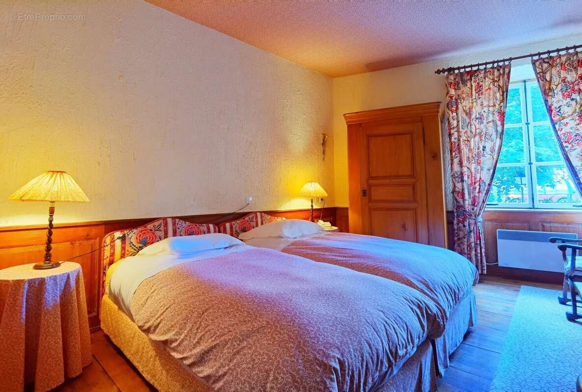 Propriété 12 pièces - 450 m² env. - photo 5