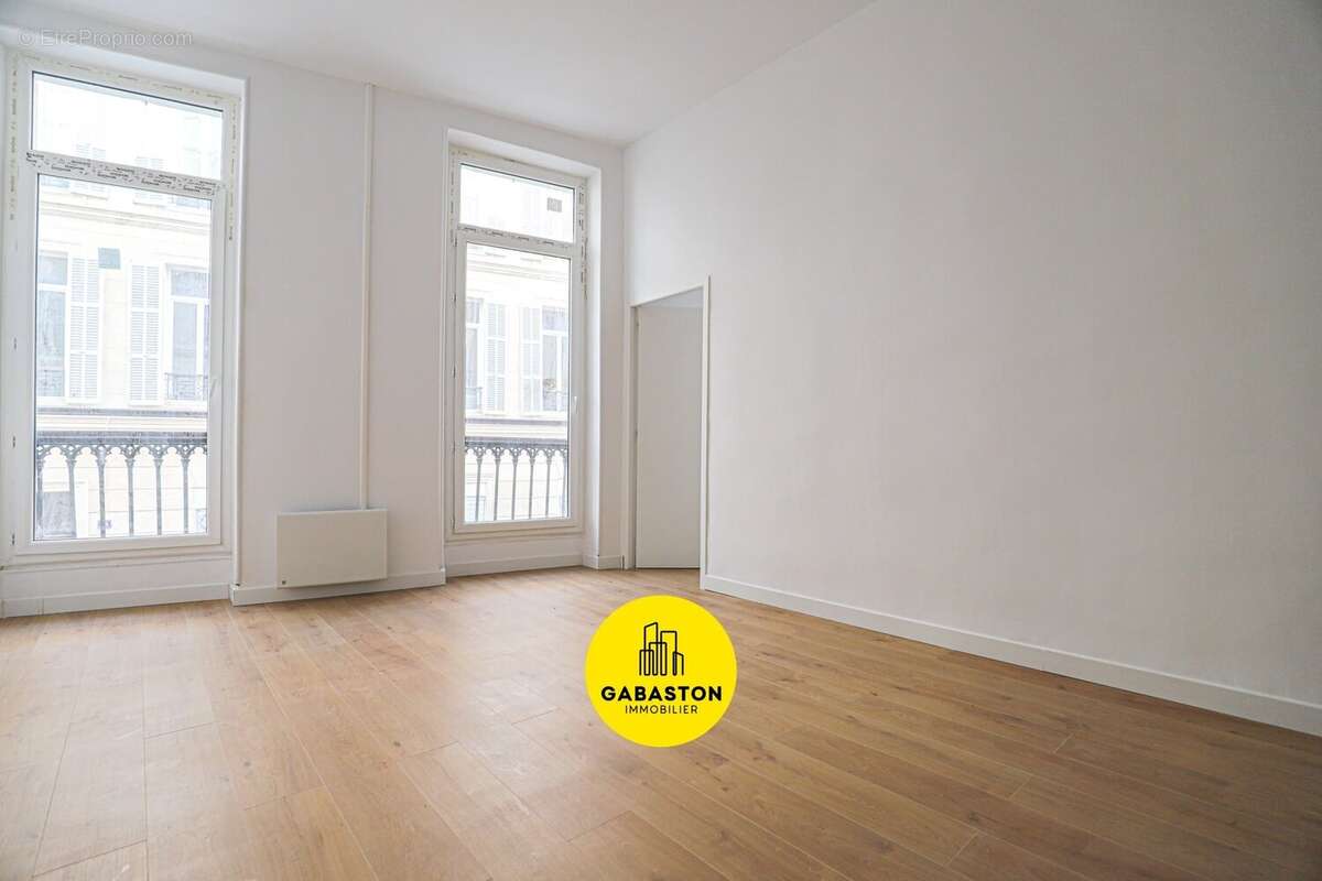 Appartement à MARSEILLE-1E