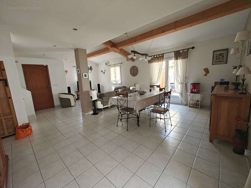 Maison Toulon Est  4 pièce(s) 115 M2  sur  terrain avec piscine et stationnement. - photo 4