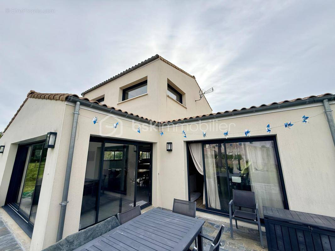 Maison à MORNAC-SUR-SEUDRE