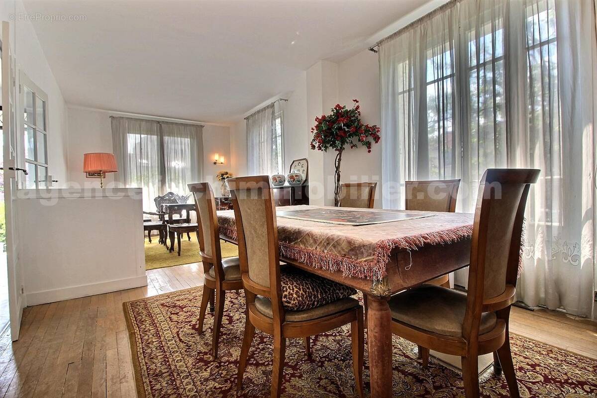 exposio_132377567 - Maison à SAINT-MAUR-DES-FOSSES