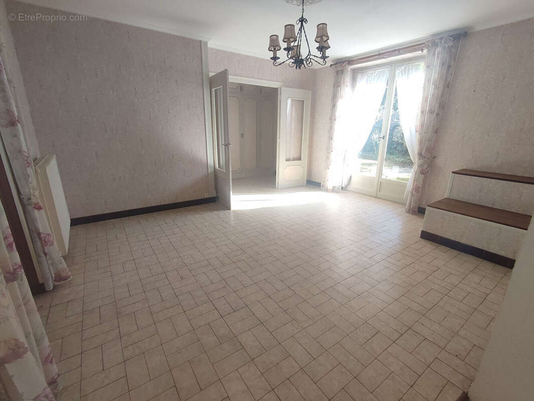 Maison à SAINT-JEAN-DE-BRAYE