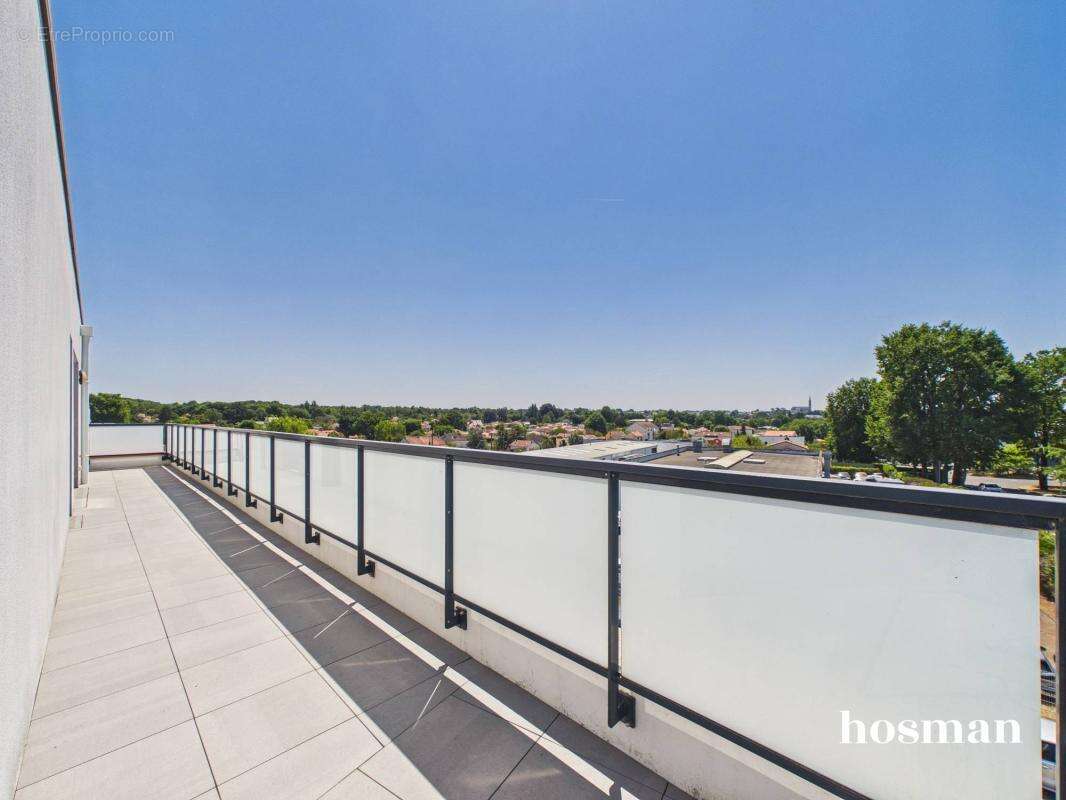 Ravissant appartement T3 de 63,67 m2 au dernier étage, terrasse de 31 m2, 2 places de stationnement et cave - Quartier La Grammo - photo 6
