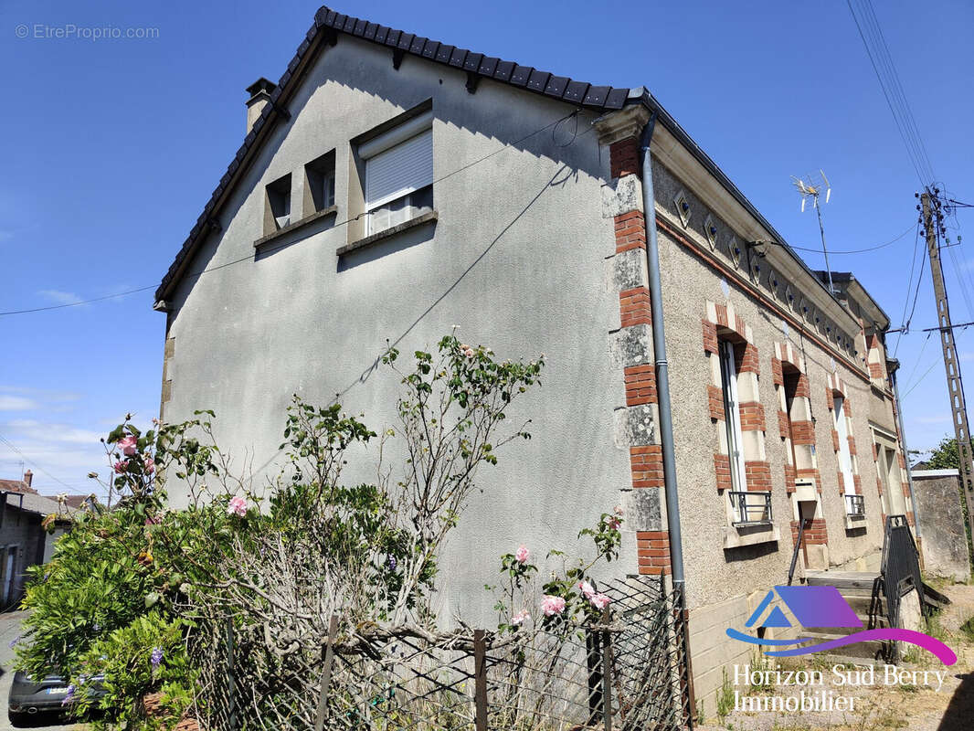 Pignon - Maison à LA CHATRE