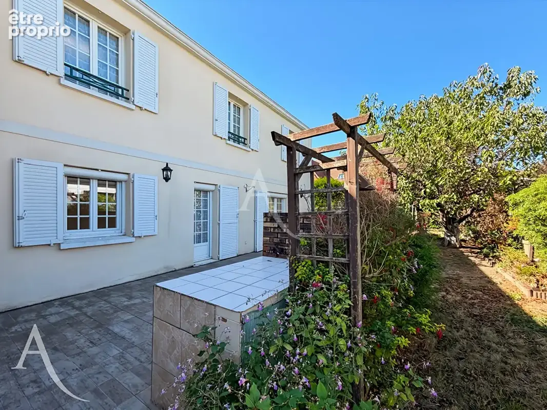 Maison 7 pièces - 236m² utiles - 153 m² habitables - Garage 52 m² - Dépendance 31 m² - Terrasses 64 m²- Leuville-sur-Orge 91310 - photo 5