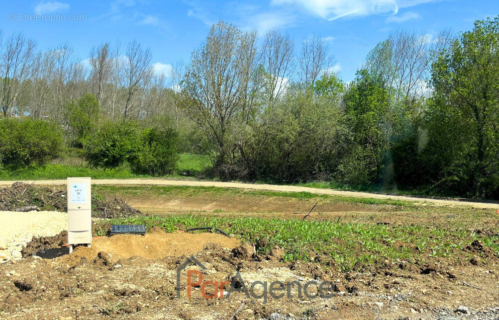 Terrain à VAUX-SUR-MER