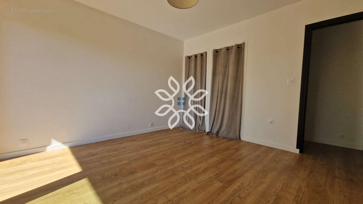 BEL APPARTEMENT F4 entièrement rénové avec GARAGE. - photo 17