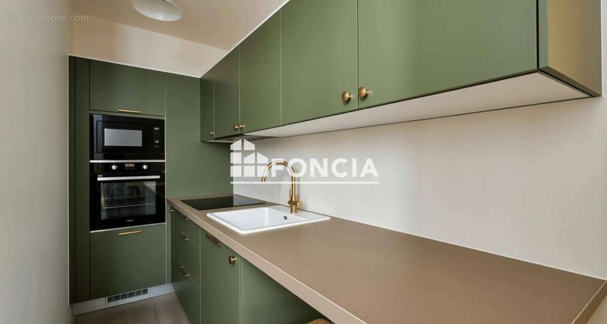 Appartement à PARIS-17E