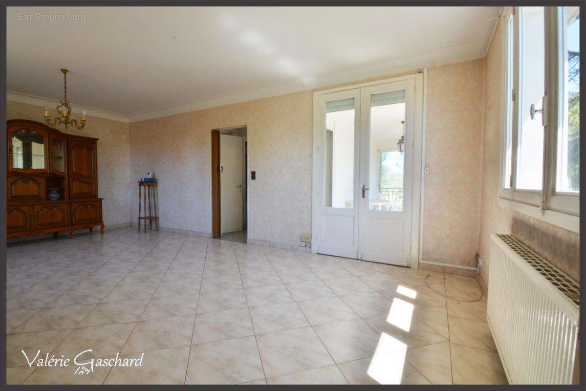 Saint seurin sur l'isle -Maison 4 chambres + sous sol total, grange et terrain - photo 6