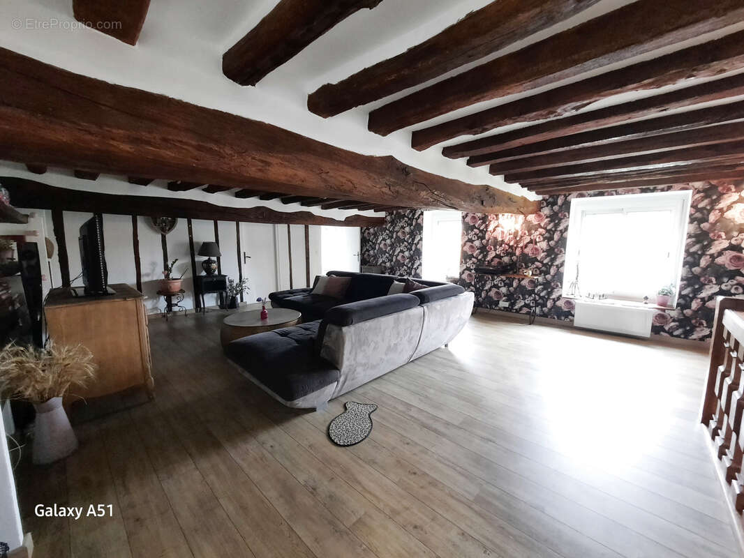 Maison à CRECY-LA-CHAPELLE