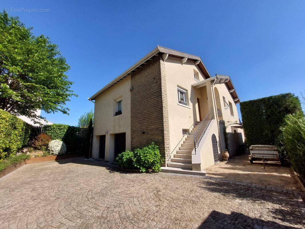 Maison à RILLIEUX-LA-PAPE