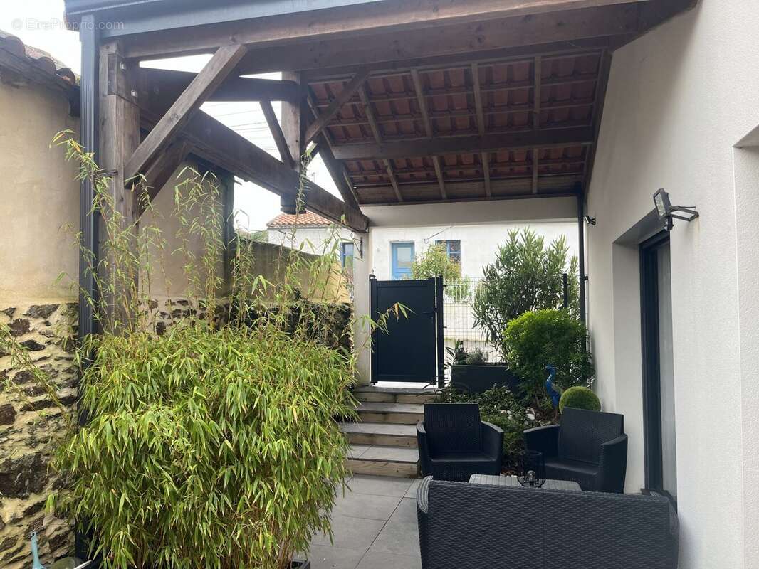 Maison à SAINT-LEGER-LES-VIGNES