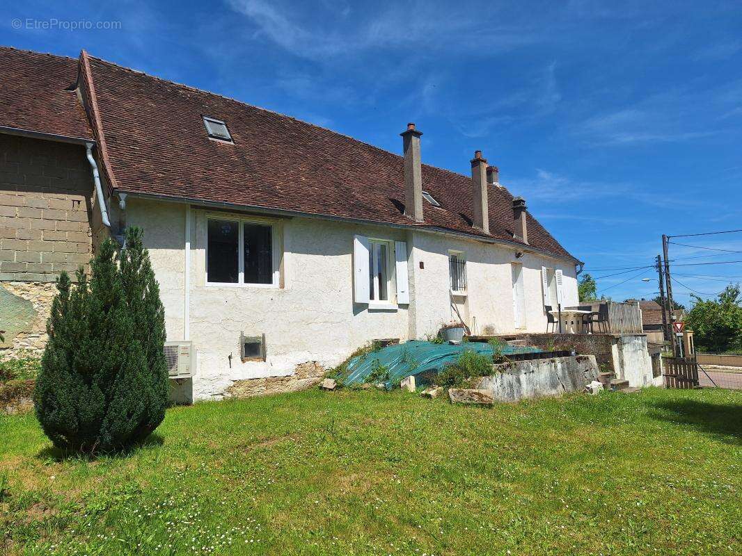 Maison à SAINT-SATUR