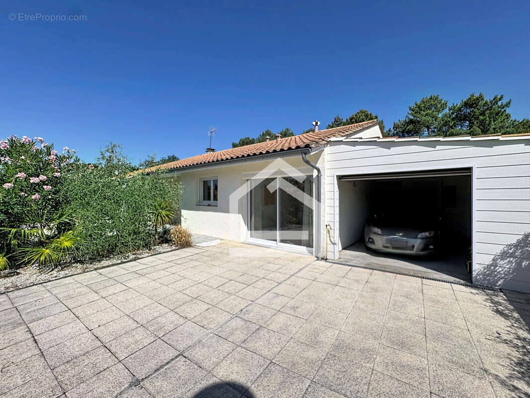 LE HAILLAN - Maison de plain pied 146 m2 - Jardin - Garage - photo 9
