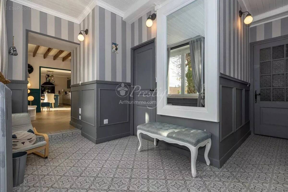 Maison à SAINT-SORLIN-DE-MORESTEL