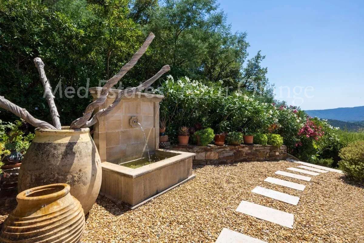 Villa d'exception avec vue panoramique à Grimaud. - photo 24