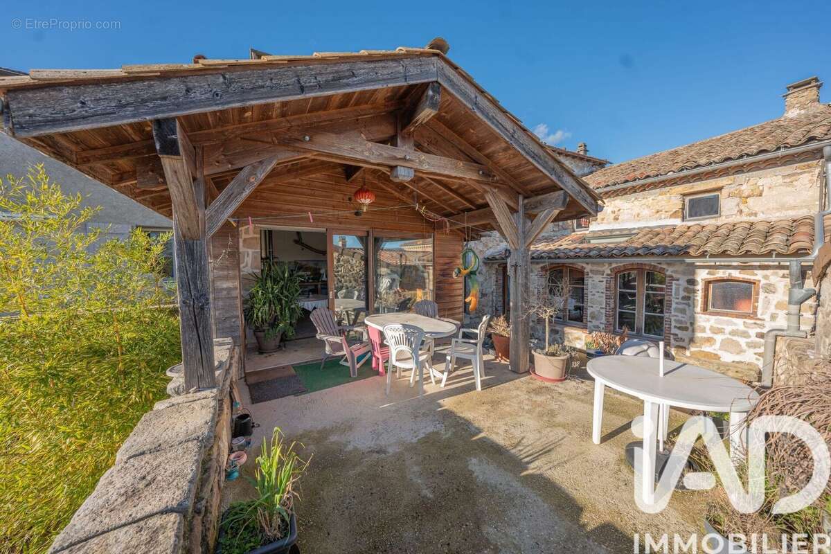 Maison 131 m² à Saint-Julien-Du-Serre  - photo 6