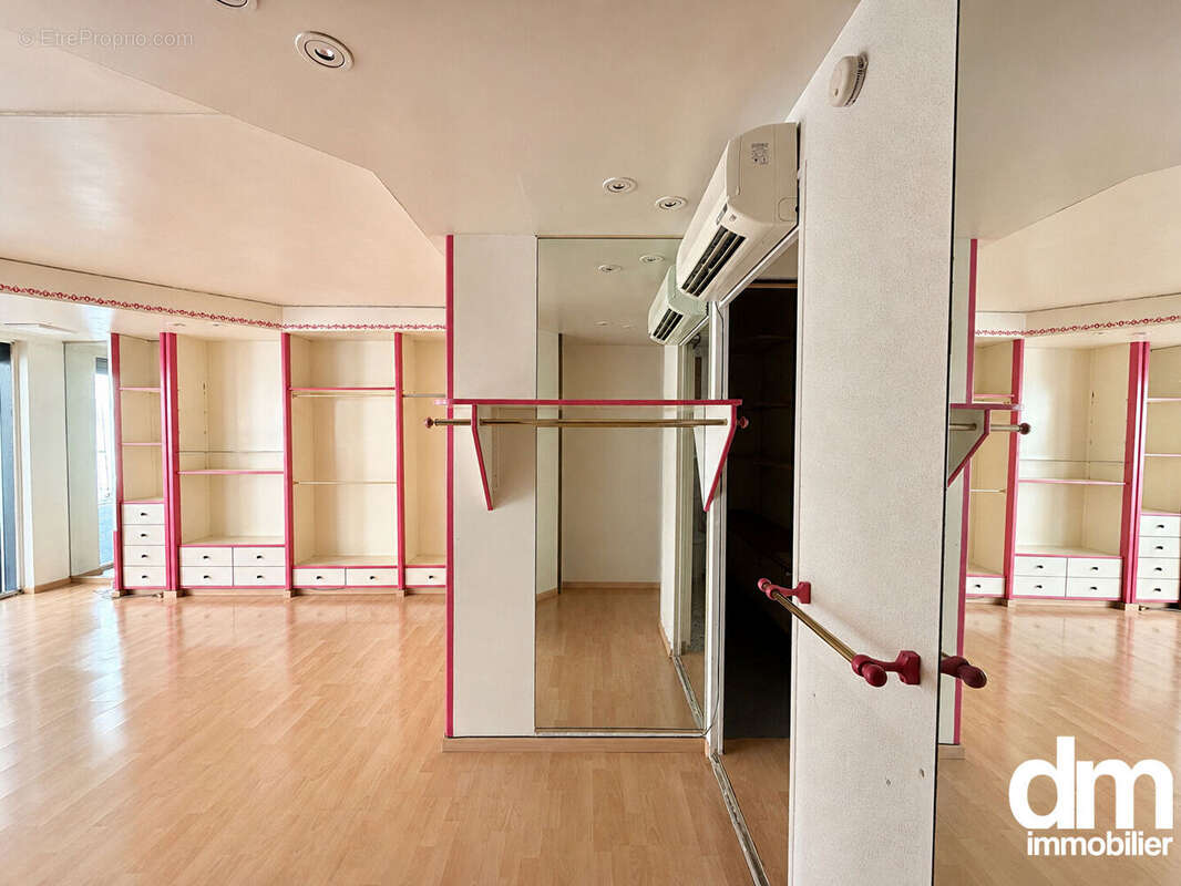 Immeuble Martigues - Maison de ville de 115 m²  avec local commercial de 35 m². - photo 7