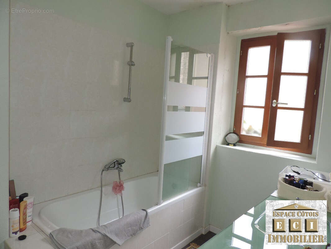 Appartement 80 m² à La Cote-Saint-Andre  - photo 7