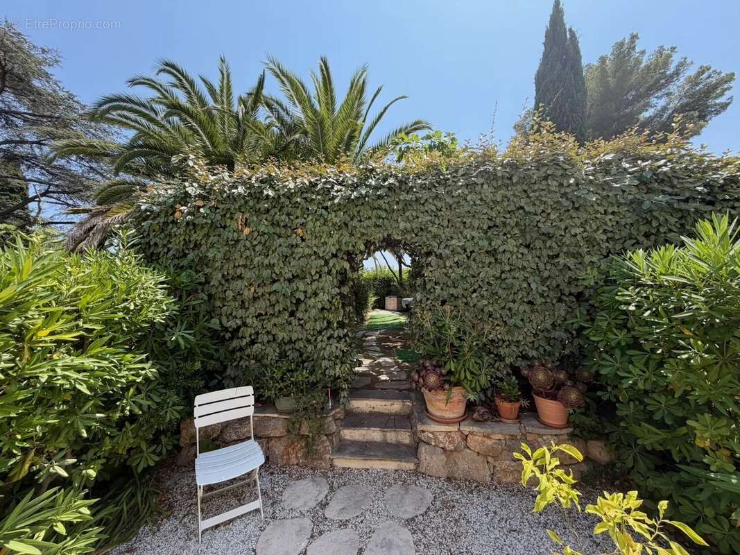Appartement avec jardin privatif dans la prestigieuse Villa Palladio - photo 12