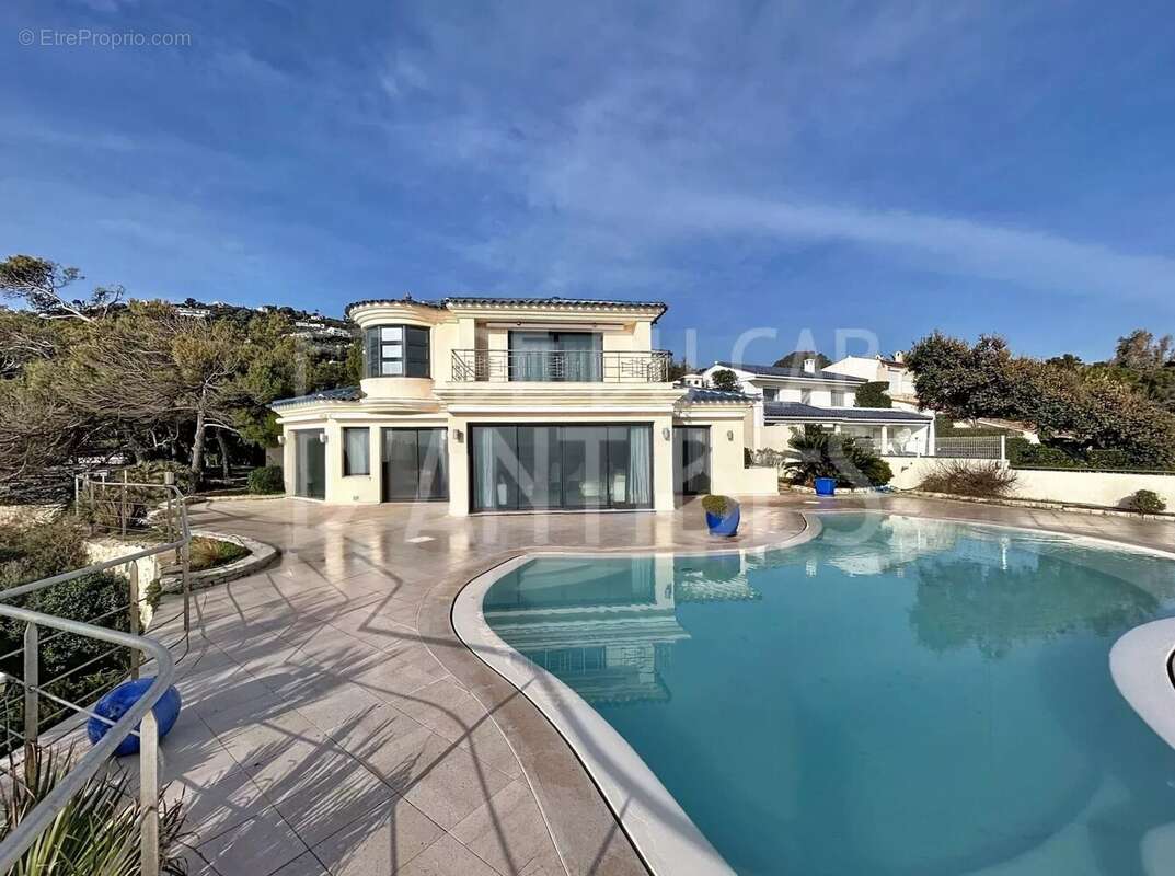 Maison à ROQUEBRUNE-SUR-ARGENS