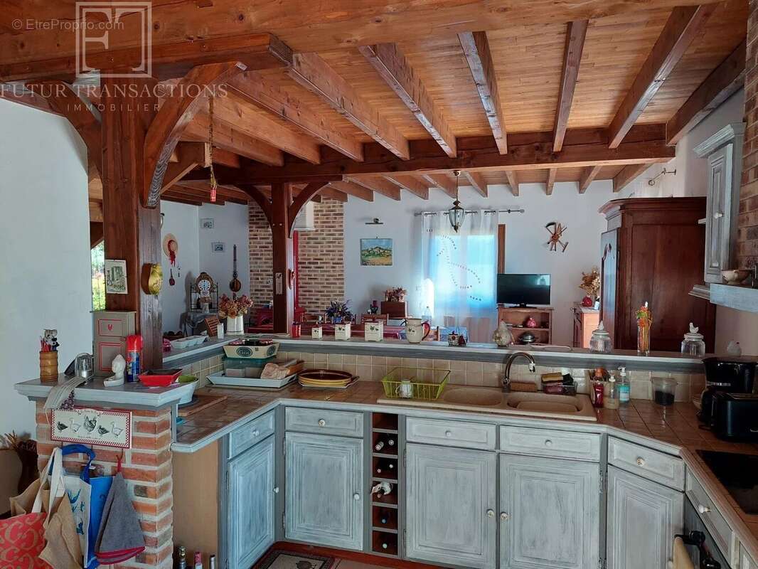 Maison et piscine sur 3490 m² clos avec dépendance - photo 5