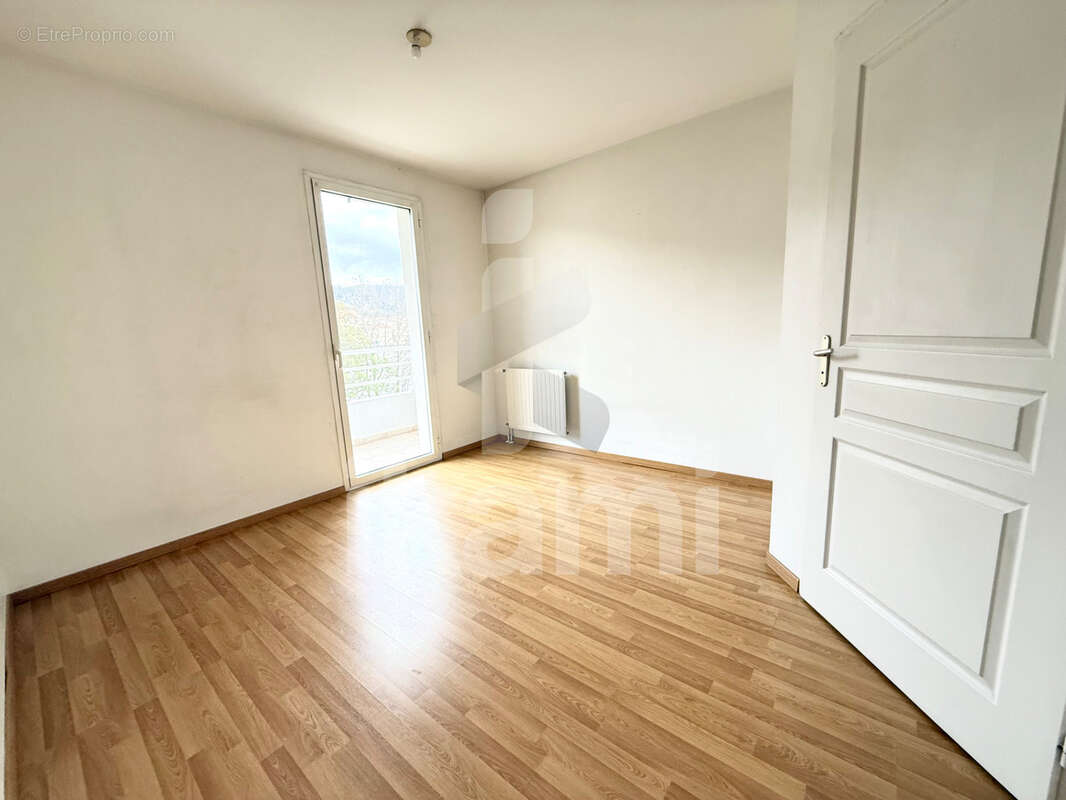 Appartement à SARRAS
