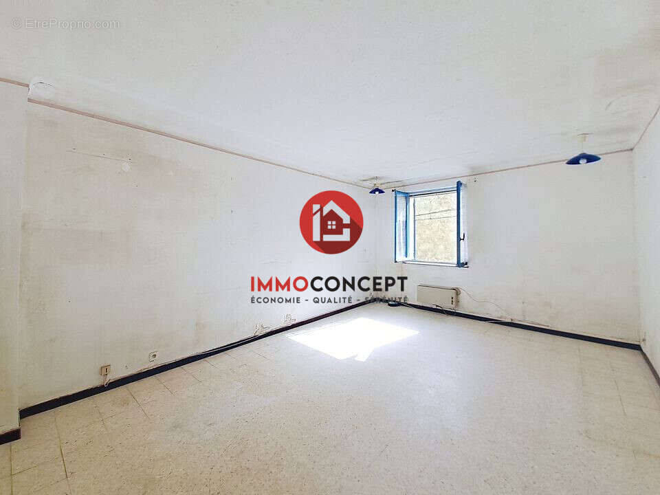 Appartement à ROQUEMAURE