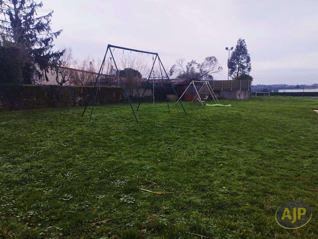 Terrain à TIFFAUGES