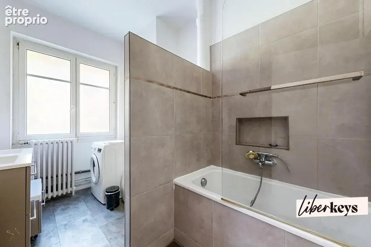 Nantes centre – 85 m², séjour de 32 m², extérieur et garage - photo 4