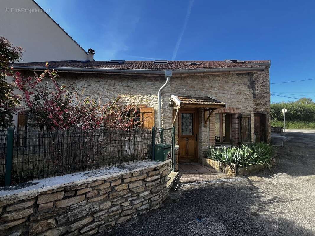 Maison en pierre 8 pièces 165 m² + jardin - photo 3