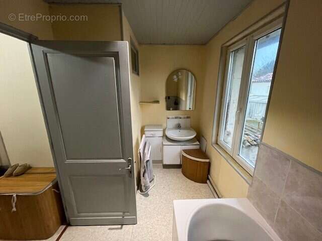 Maison à MONTLIEU-LA-GARDE