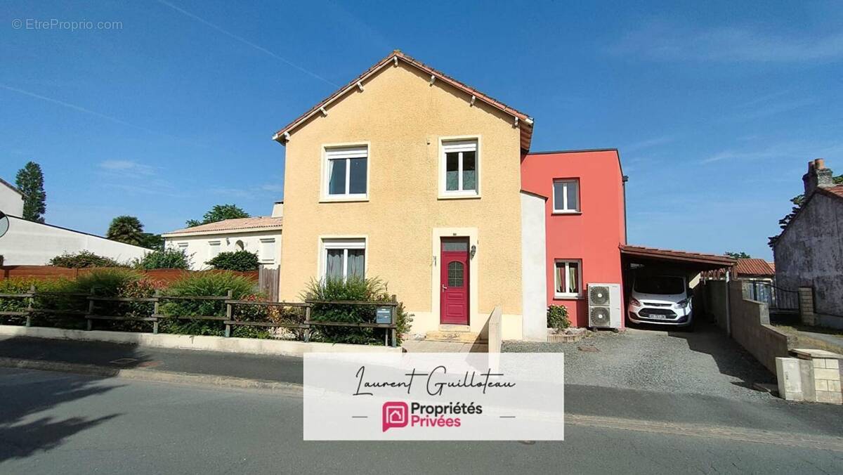 Maison à LES LANDES-GENUSSON