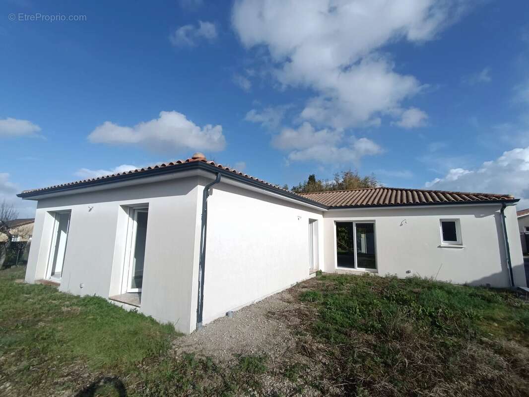 Maison à RUELLE-SUR-TOUVRE