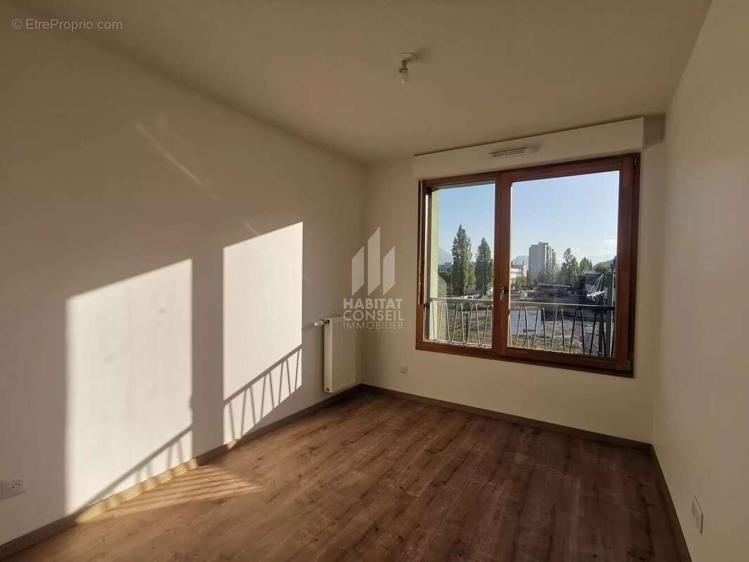 Appartement à LE PONT-DE-CLAIX