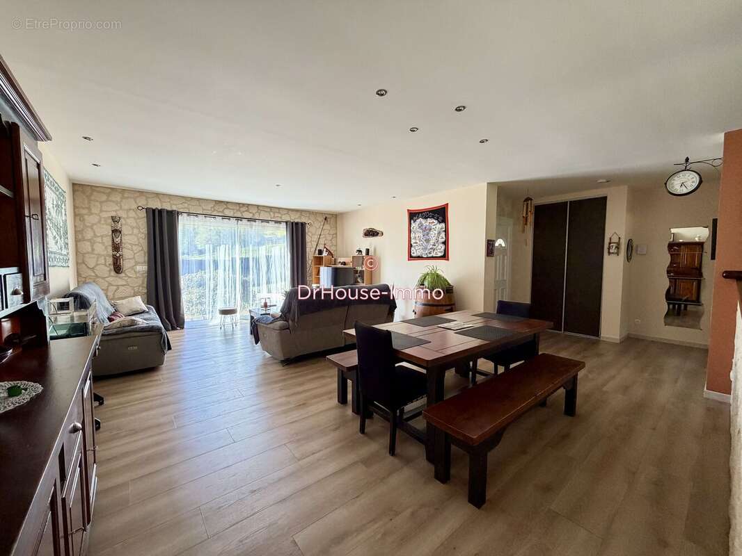 Maison à SAINT-LEON-SUR-L'ISLE